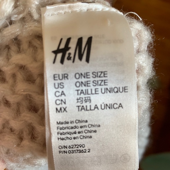 ❄️✨H&M Infinity Scarf ✨❄️ - Picture 4 of 4
